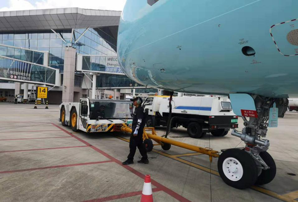 確保旅客順暢出行，機(jī)場一線職工高溫堅守！