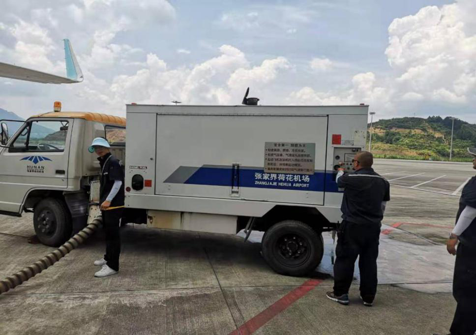 確保旅客順暢出行，機(jī)場一線職工高溫堅守！