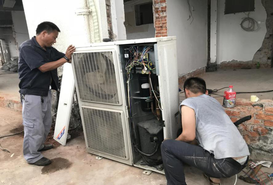 確保旅客順暢出行，機(jī)場一線職工高溫堅守！