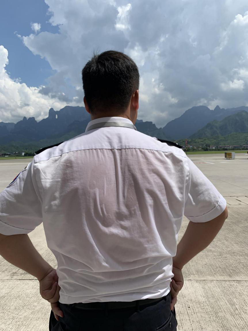 確保旅客順暢出行，機(jī)場一線職工高溫堅守！